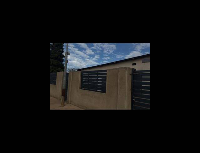 5 BEDROOM HOUSE FOR SALE IN MOLAPO